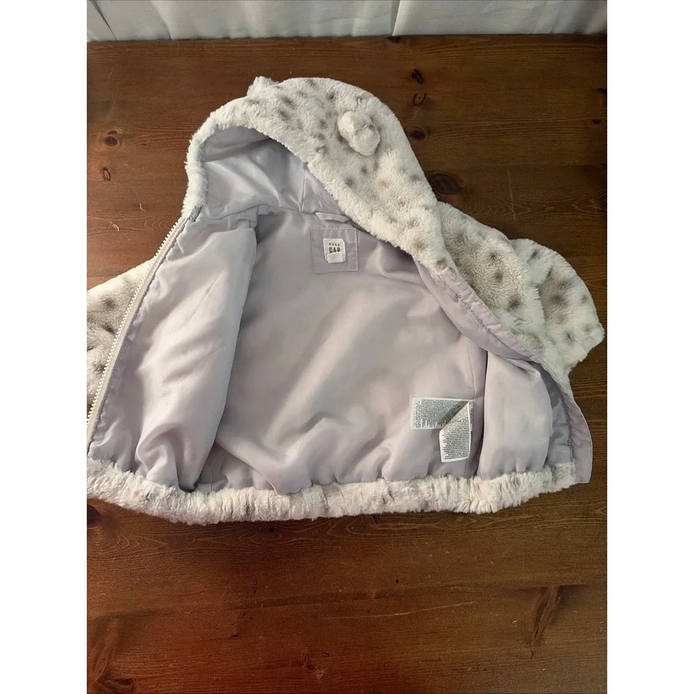 BABY GAP Girls Snow Leopard 0-6 Months Zipper Jacket‎